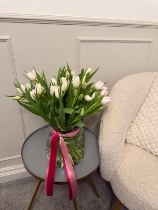 Pretty pink tulip vase